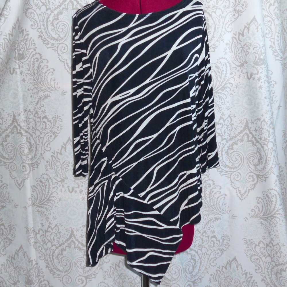 Chico's Travelers 1P Black/White Asymmetric 3/4 Sleeve Tunic Wavy Lines